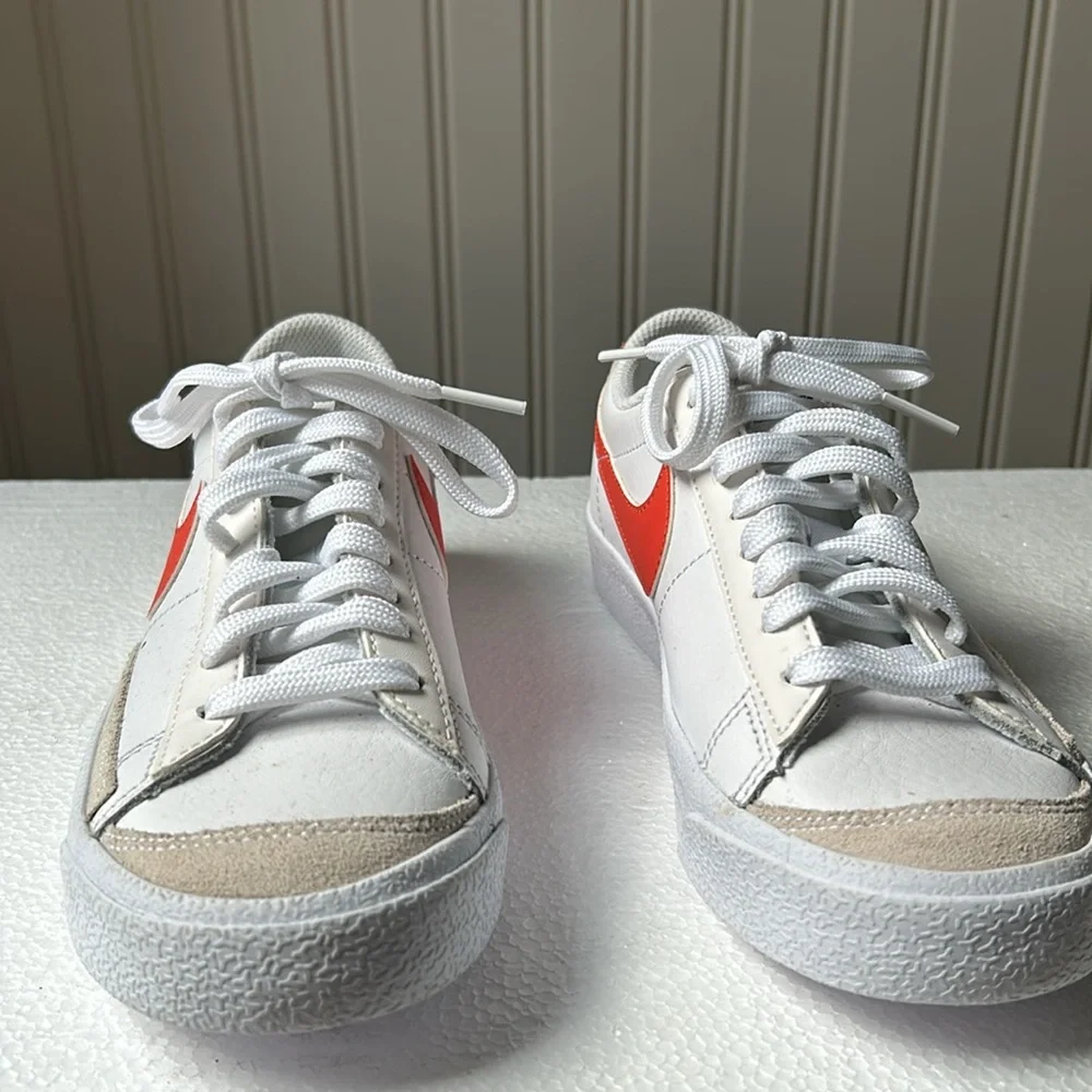NWOT! Nike kids 2021 Blazer Low '77 (GS) lace up sneakers boys size 4.5Y white